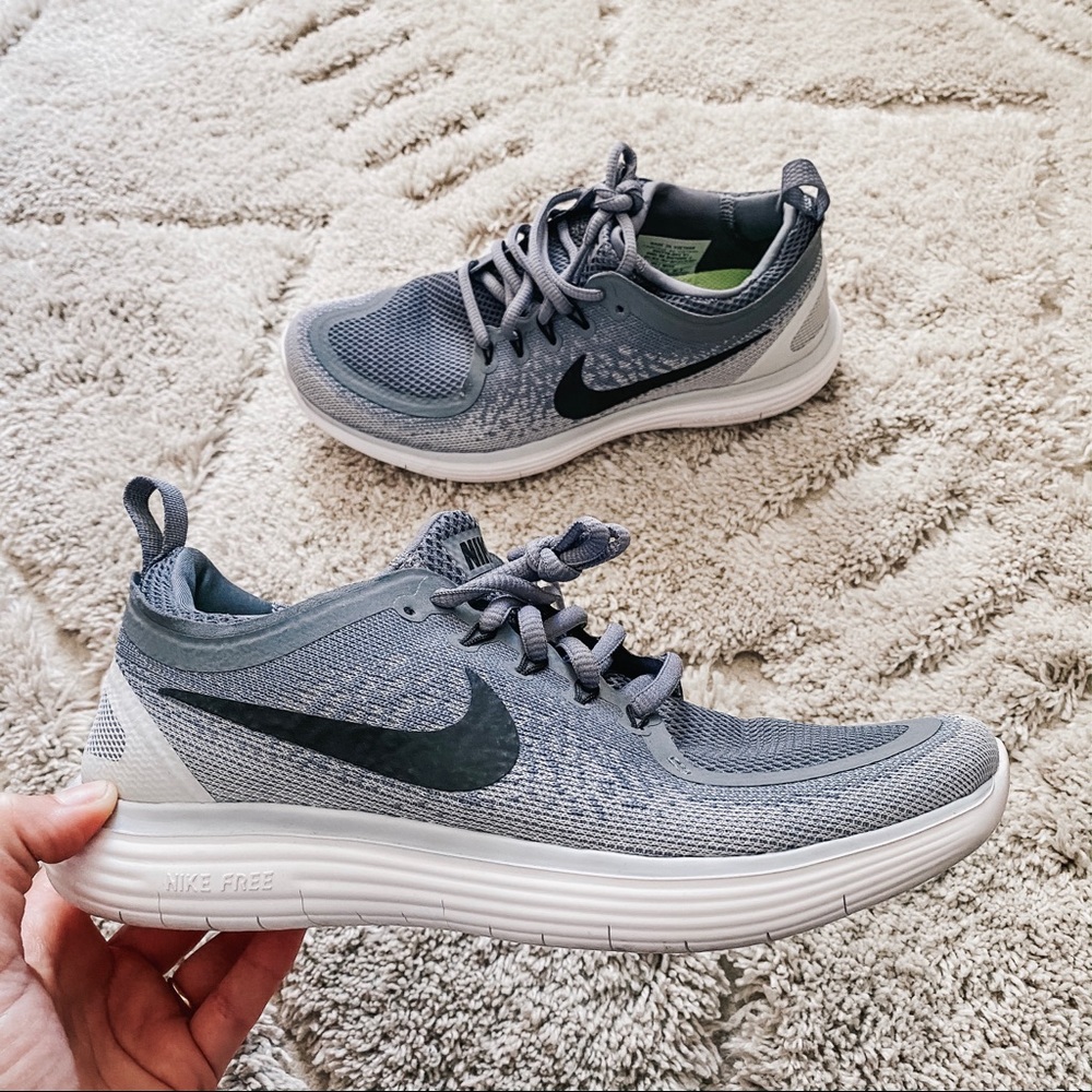 EUC Womens Free Run Distance 2 in Grey